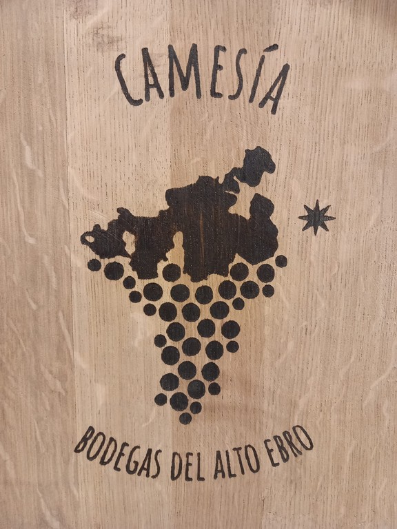 El corcho, elástico y natural, no deja que los vinos de Camesía Bodegas del Alto Ebro salgan de las botellas ni que el óxígeno penetre en las mismas.
